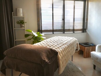 ラウレア(laule'a)/サロンの内観