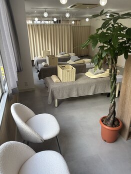 アロエ鍼灸整体院 南森町院/待合