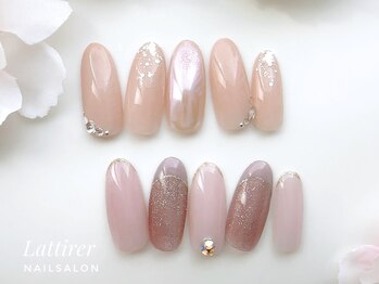 ラティレ 銀座(Lattirer)の写真/ナチュラルカラーのマグネットジェルやスキンカラーは、オフィスネイルにもぴったり◎