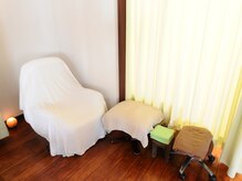 ほぐし屋本舗梅田整体/足つぼ用フカフカソファー