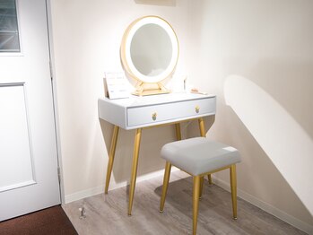 アイラッシュ ビューティー ラボ モナ(MONA)/