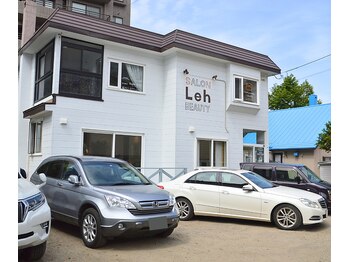 マルヤマサロン(MARUYAMA SALON)/店舗前駐車場6台完備