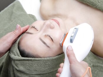 エムプラス 東戸塚(M+)の写真/良心的な価格×丁寧なカウンセリングで産毛・毛穴レスの透明美肌へ♪お顔のトーンUPや化粧ノリも抜群☆