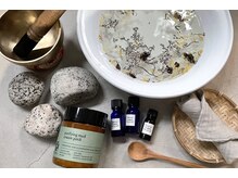 ハーブや国産アロマ、頭皮クレイパックなど、自然で優しくケア＊