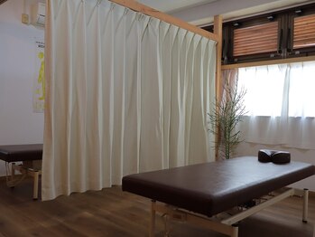 こと鍼灸院・整骨院/仕切りもあります