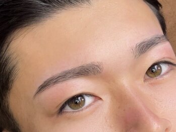 ワントゥー 渋谷店(ONE TO)の写真/眉毛が薄い方~濃い方まで◎自然に馴染んでくれるデザインで、骨格診断、パーツ配置からベスト眉を提案♪
