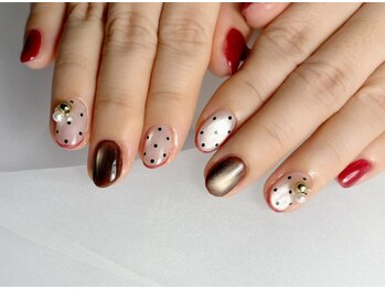 人気なドットネイル