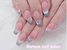 ソラヤ(Soraya)/青いチークマグネットネイル