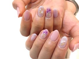 春らしさを感じるフラワーネイル