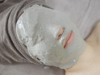 マーオリ 茅ヶ崎(maoli)の写真/重力に負けない弾力と潤いを。ゼオライト活性水素マスクで叶える小顔効果*くすみも改善し、肌トーンUP◎