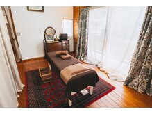 ミルラ(MYRRH)の雰囲気(リラックス頂ける空間づくりを心がけております。)