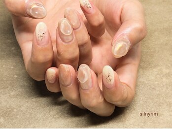 シルニー リム(Silny rim)/アシンメトリーニュアンスネイル