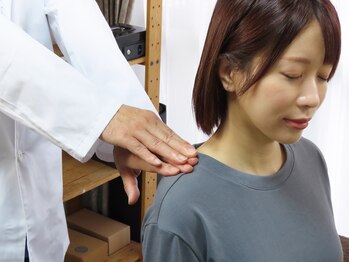 整体院 KAZU【肩こり×腰痛×北赤羽駅】の写真/《慢性的な重い肩こり》もみほぐしでは変わらないガチガチの首・肩を芯から整える!デスクワーク疲れにも◎