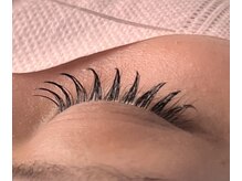 美しい目元で自信をもって毎日を輝かせます。