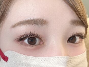 ミーテ(miite)の写真/自然なカールとボリュームを持つアイラッシュですっぴん風メイクが映える目元へ！ナチュラルメイクの方に◎