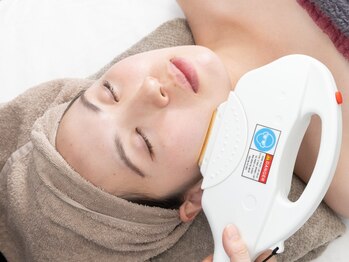 メロウ(Mello)の写真/お肌の内部に届く特殊な光でコラーゲンの生成を促進!弾力のあるツヤ肌に導きます☆くすみや赤みなどにも◎