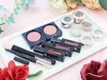 サロンにて化粧品も販売中☆お気軽にお立ち寄りください！