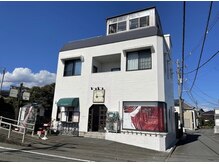 ジューンブライド(June Bride 61)の雰囲気（白いレンガ調の建物1階で営業しています♪）
