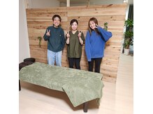 もみケア ナチュール アルプス通り店の雰囲気(FCふじざくら山梨源関選手・小鍛治選手)