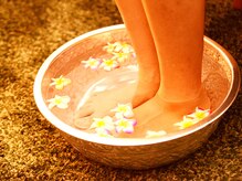 タイ古式マッサージ アジエスタ(ASIESTA)/足浴から身体がホカホカ♪
