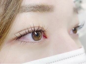 アミル(amiLe)の写真/当店人気No.1☆自まつげに負担が少ない【フラットラッシュ】つけ心地も抜群♪束感仕上げのパリエクも人気◎