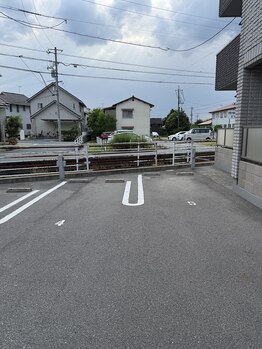 エム(m')/駐車場