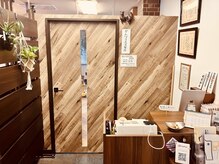鍼灸かんなり治療院の雰囲気（カウンター）