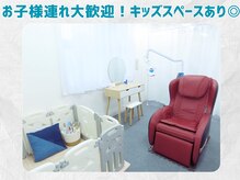 スマイルホワイト 練馬店の雰囲気（マッサージチェア・広々キッズスペースあります♪）