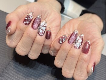 キングダム(KINGDAM)の写真/華やかから肌なじみの良いカラーまで豊富にご用意☆持ち込みOK◎高い技術力と丁寧な施術で理想のネイルに♪