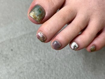 ブランクルネ(blanclune)の写真/【foot omakase】こなれ感のあるニュアンスフットネイル。フットバスケア付き