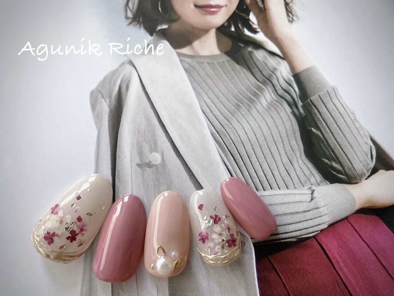 オーダーネイルNo.23 クリアブルー 手書きフラワーデザイン 2026年冬トレンドピンク フラワー ハンドのネイルデザイン集｜人気順