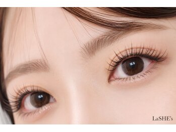 ラシーズ 石山店(La SHE's)の写真/≪似合わせカウンセリング付≫モチ抜群！話題のフラットマットラッシュがリーズナブルな価格で登場♪