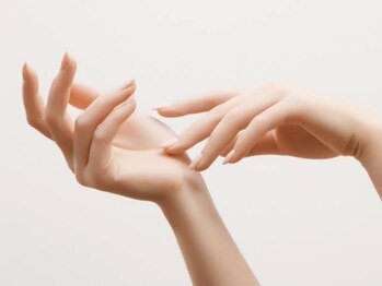ロロネイル(LoLonail)の写真/≪ネイルケア特化サロン≫甘皮だけでなく、ネイルサロンでは珍しい指周りの角質や手全体のトリートメント有