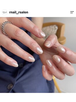アールネイル(R NAIL)の写真/大人女性に人気のデザインで上品に。オフィスでも浮かない美しい指先を演出★