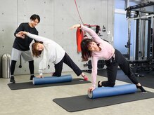 ヨロジム(YOLO GYM)/ローラーピラティス風景(ペア)