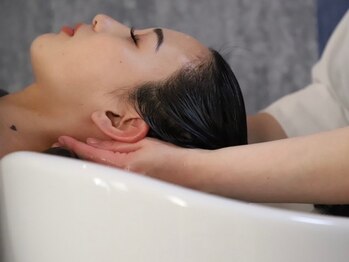 サロン アンジー(salon Angie)の写真/【頭皮/髪質改善ヘッドスパ】頭の奥からじんわり解れる贅沢時間◇深い眠りにつけない日々を送るあなたに