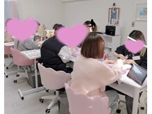 ミミ バイ ツナグ(MIMI)の雰囲気（平日(火～金)23時まで営業。カラー３００色以上＊）