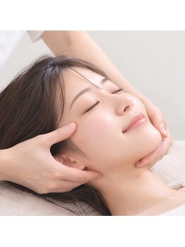 青山健楽堂整骨院の写真/エラ・頬骨・顔の歪みにも【小顔矯正＋部分マッサージ再来2900円（20分）新規3900円（30分）】