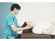みや整体院/肩こり、頭痛に対して施術