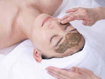 デトックスサロン モーミンの写真/ハーブピーリングで魅せる肌へ★むくみもすっきり解消し、肌本来の力を引き出します！初めての方にも◎