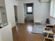 ノルル(noruru)の雰囲気（明るく落ち着いた待合スペースです。）