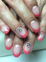 ネイルサロンふわり/フレンチ＋Vカットストーン