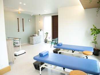 ポレポレ(POLEPOLE)/清潔感のある店内