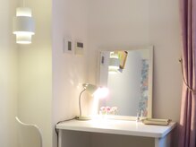 ティートゥリー(T-tree)の雰囲気（広々個室にはドレッサーもあり身だしなみもバッチリ整えられます）
