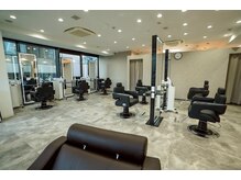 ミダシー 新宿本店/広々としたメンズ専門店サロン！