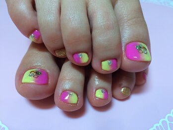 ネイルサロンふわり/縦グラフットネイル