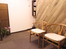 鍼灸かんなり治療院の雰囲気（待合室）