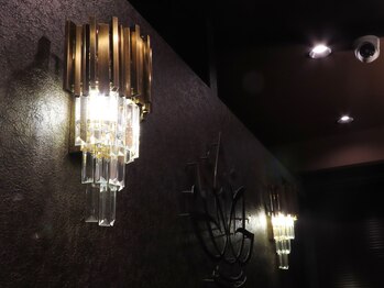 リスブラン 日本橋小伝馬町店/異空間を生み出すライト♪