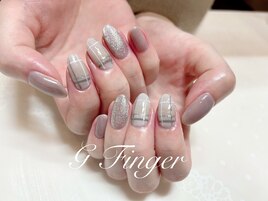 ほっこりカラーのチェックネイル