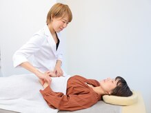 鍼灸イズン/脈の状態を見ています